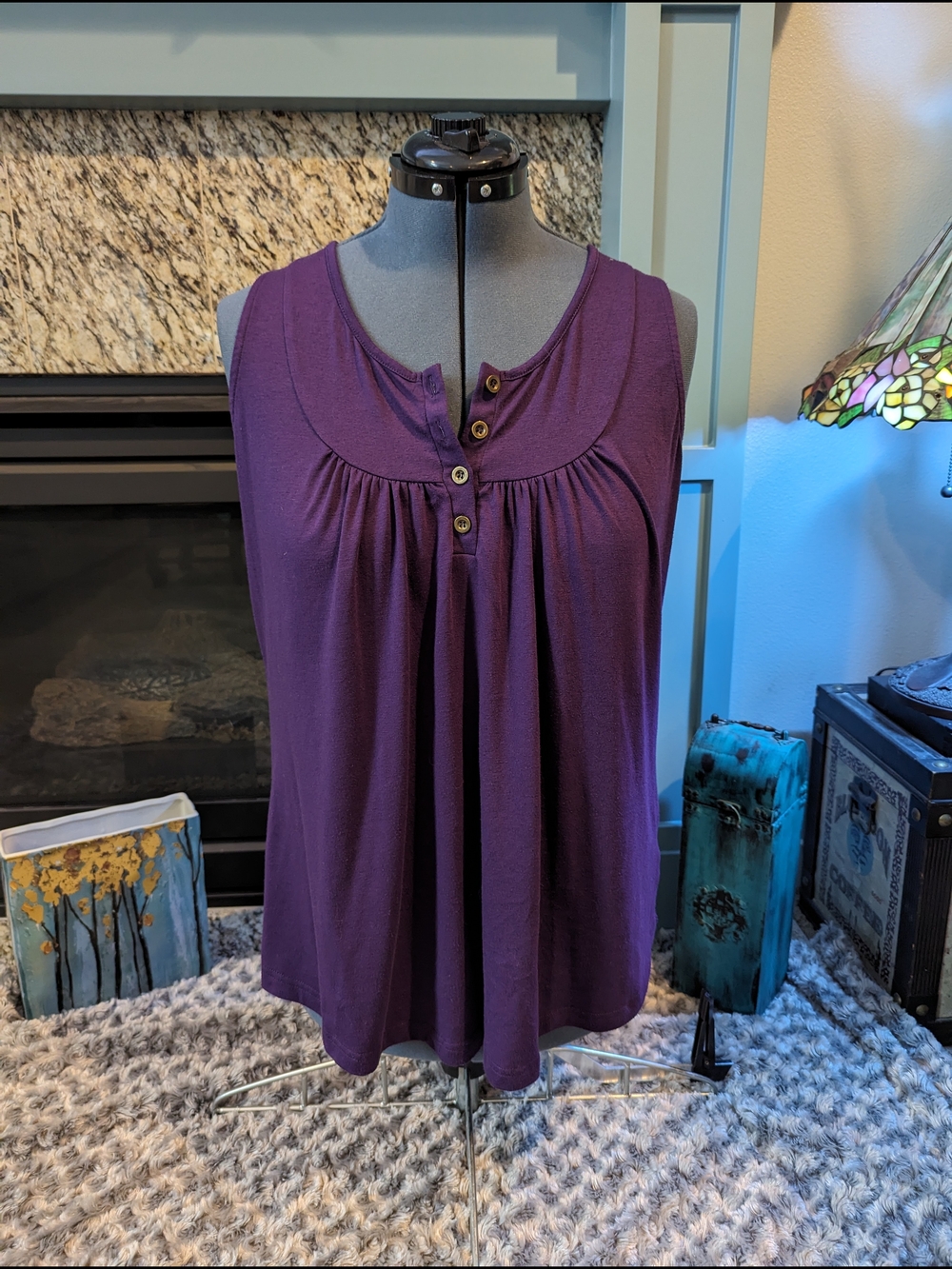 Women’s Sleeveless Button-Front Tank Top in Deep Purple - L